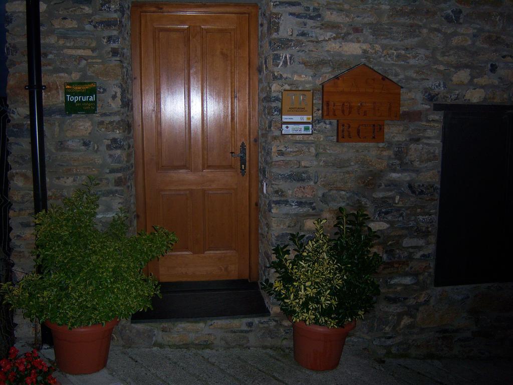 Pensjonat Casa Rogel Llesuy Zewnętrze zdjęcie