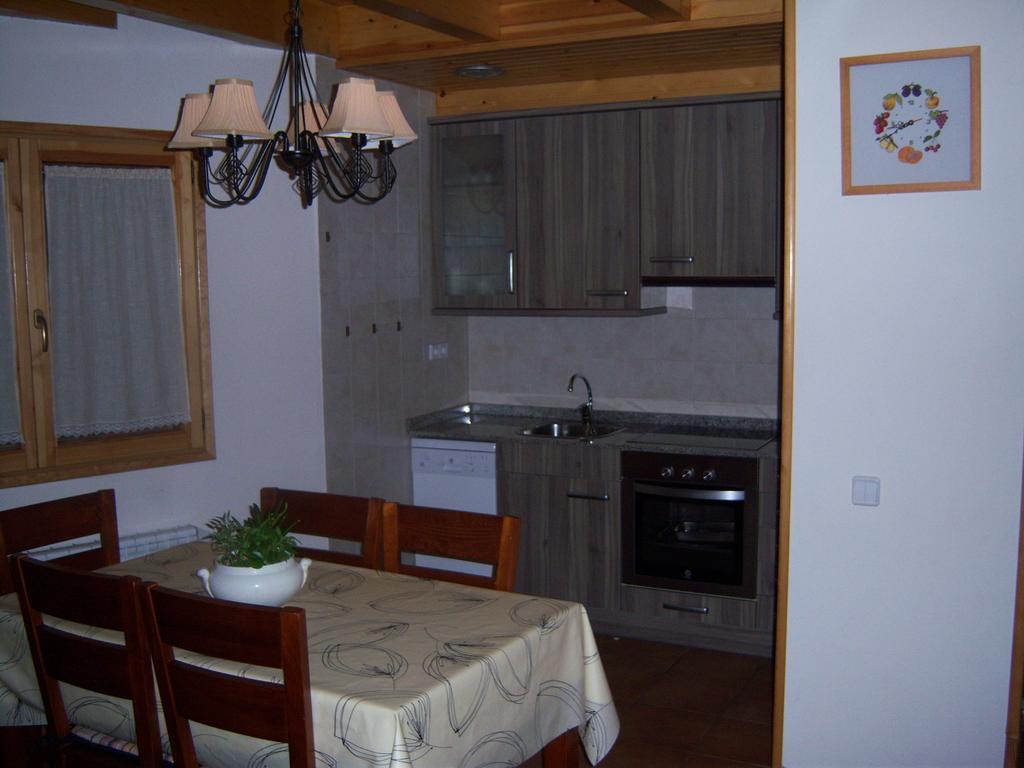 Pensjonat Casa Rogel Llesuy Zewnętrze zdjęcie