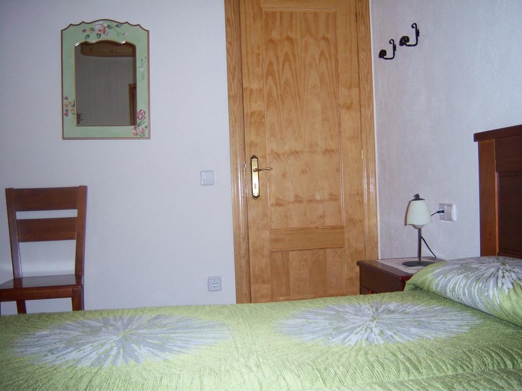 Pensjonat Casa Rogel Llesuy Zewnętrze zdjęcie