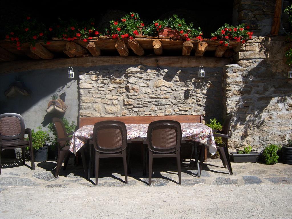 Pensjonat Casa Rogel Llesuy Zewnętrze zdjęcie